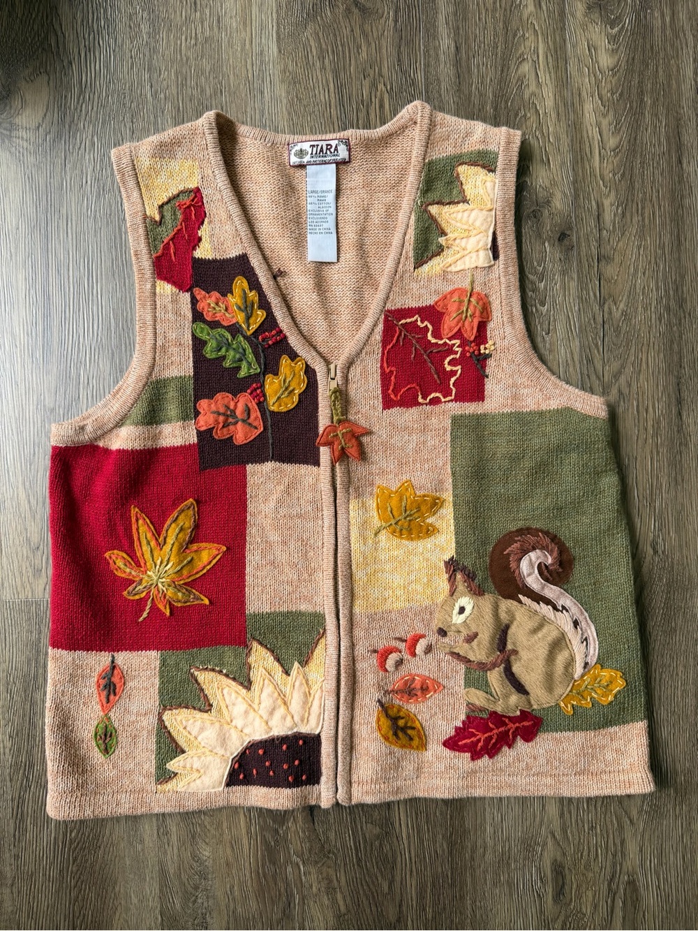 Tiara International Fall Harvest Zip Sweater Vest Large Squirrel Leaves